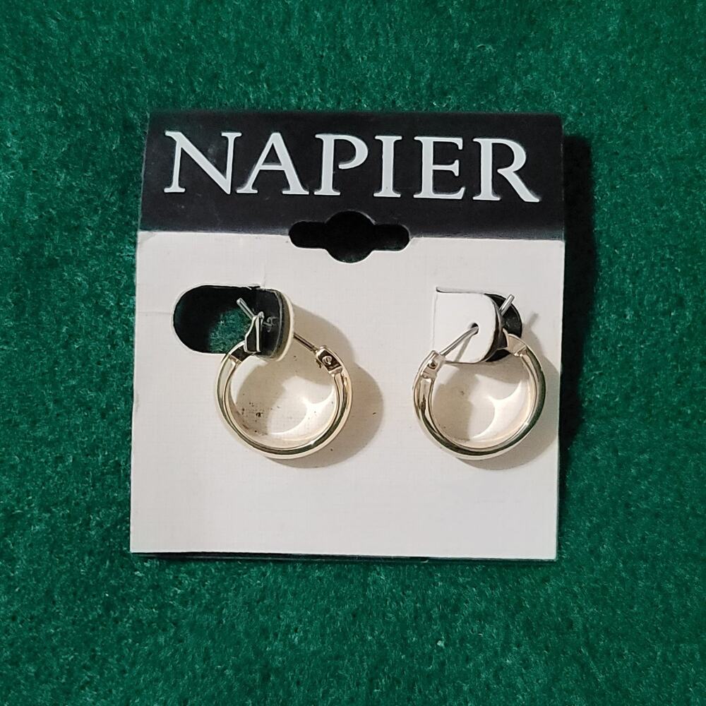 Vtg NAPIER Gold Tone Hoop. Earrings